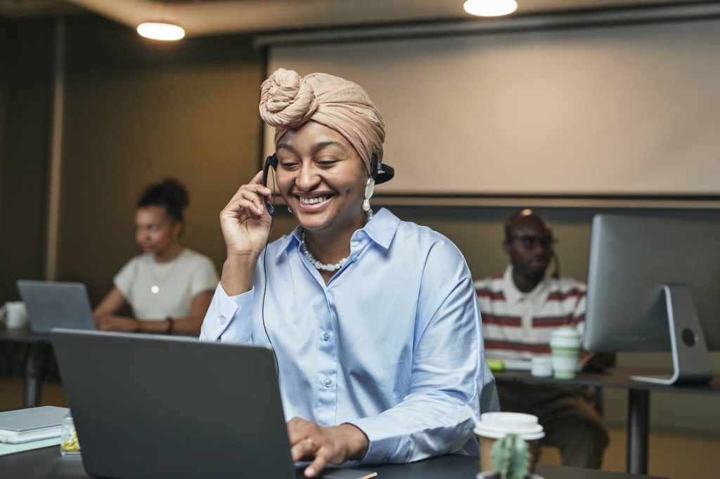 Person asking for donations by phone in front of a computer